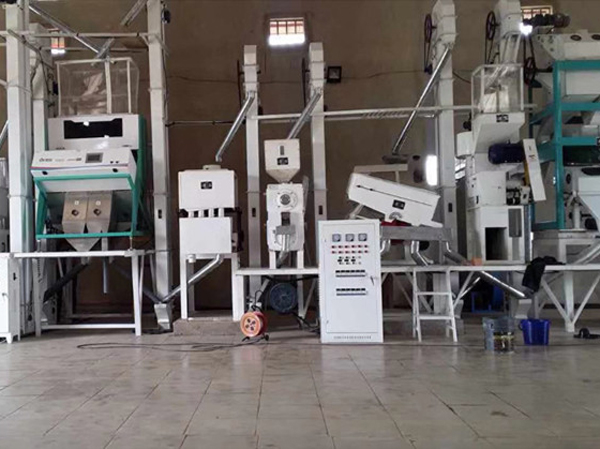 Complete-rice-flour-processing-machine